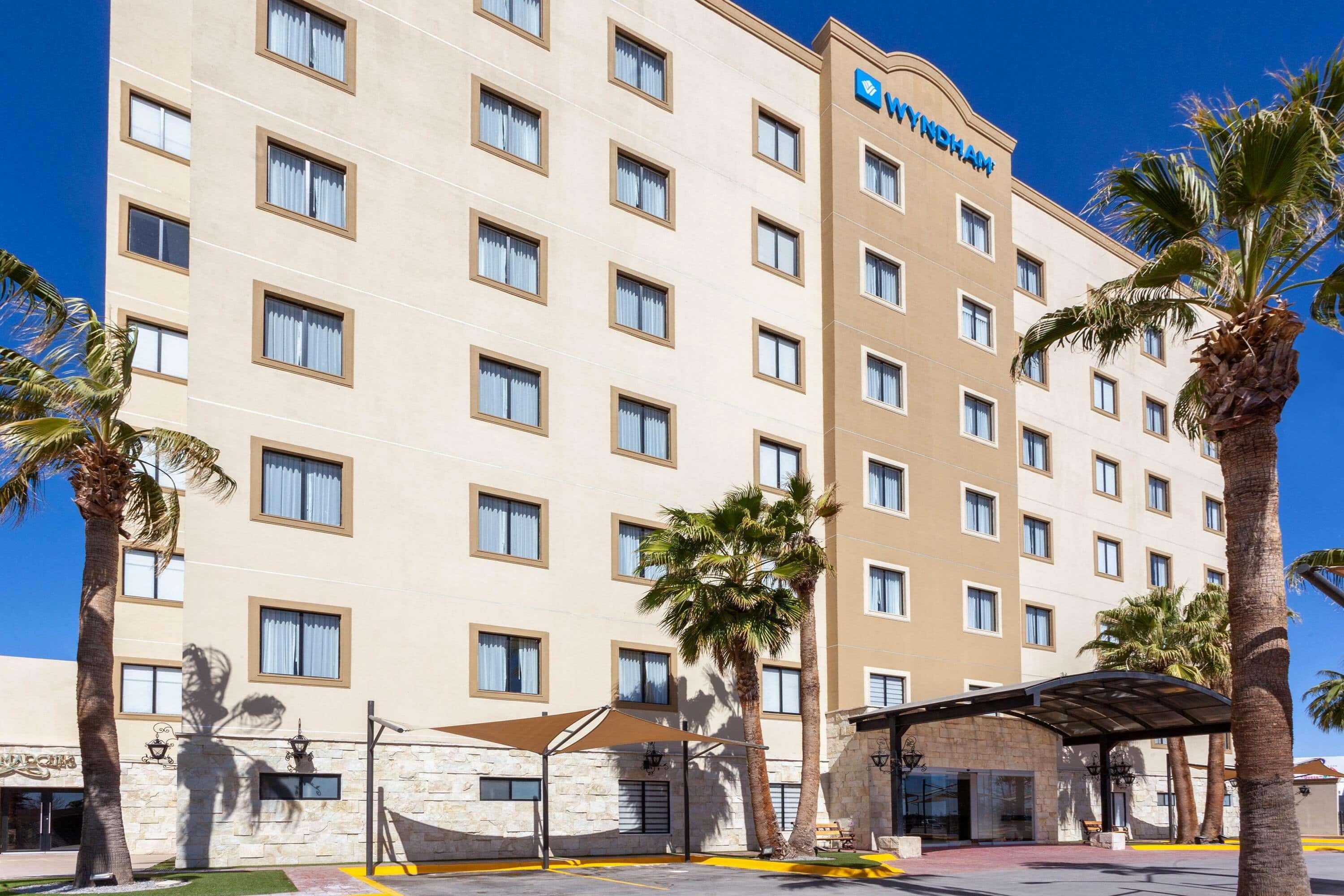 Отель Wyndham Торреон Экстерьер фото